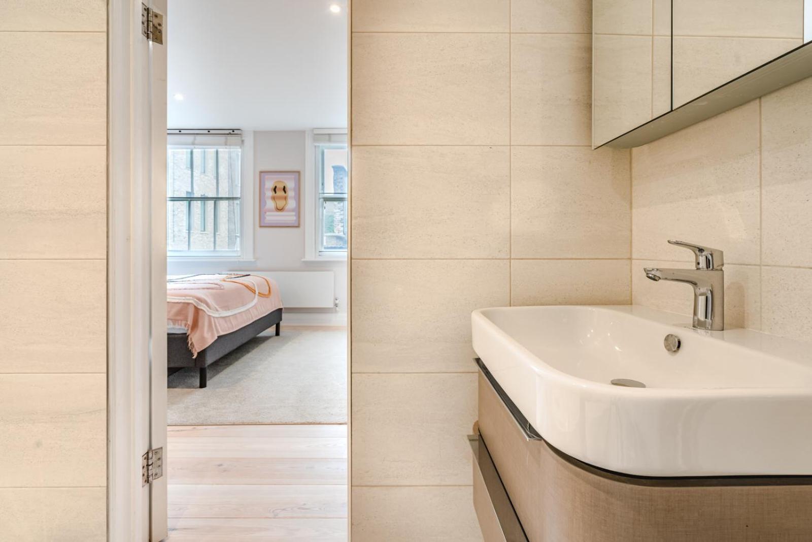 Be London - The Soho Residences Экстерьер фото